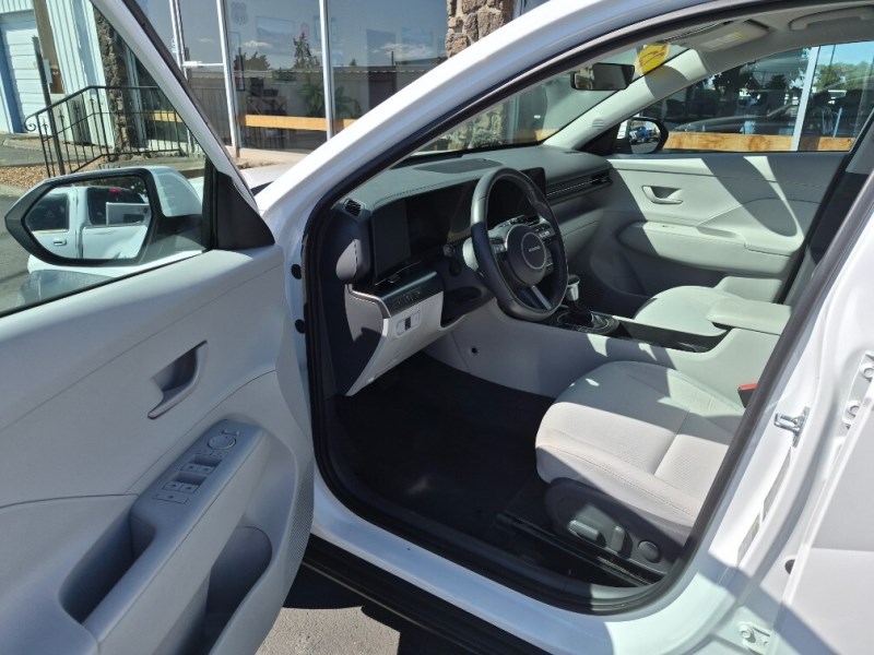 Additional photo of vehicle.