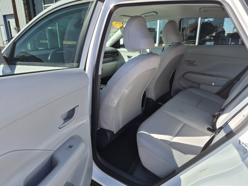 Additional photo of vehicle.