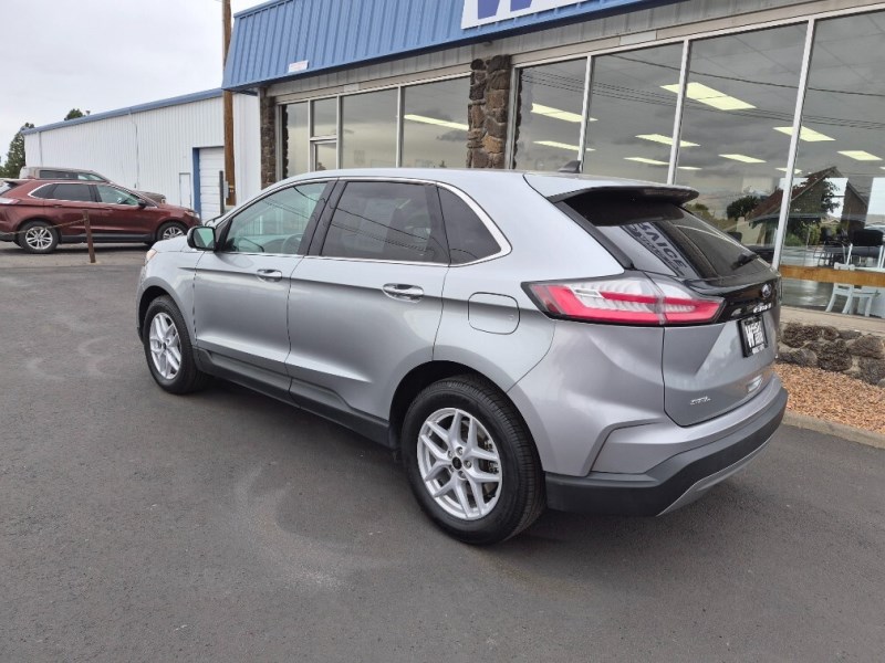 Additional photo of vehicle.