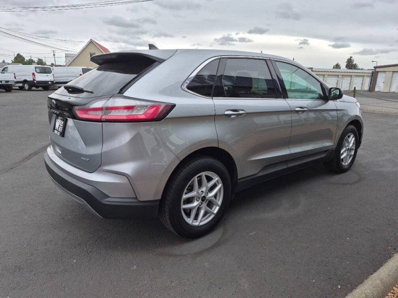 Additional photo of vehicle.
