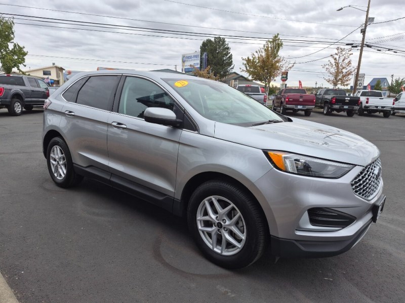 Additional photo of vehicle.