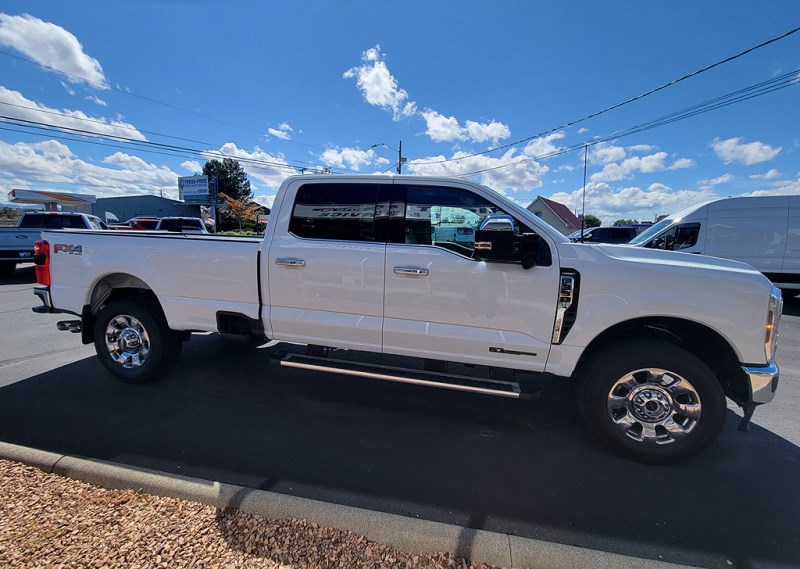 Additional photo of vehicle.