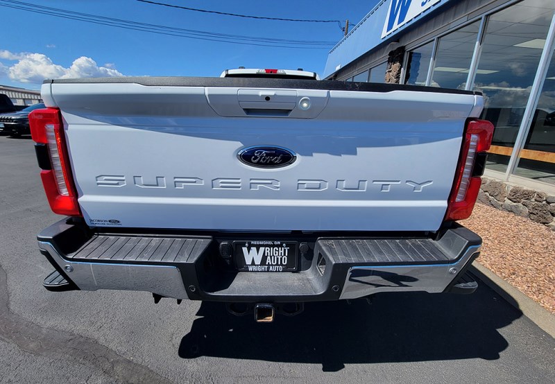 Additional photo of vehicle.
