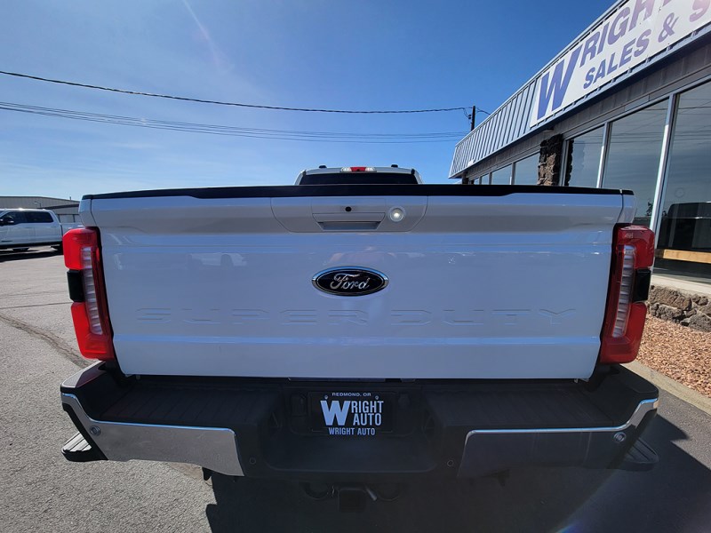 Additional photo of vehicle.