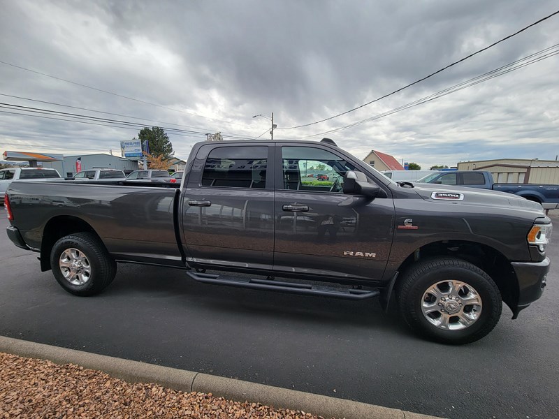 Additional photo of vehicle.