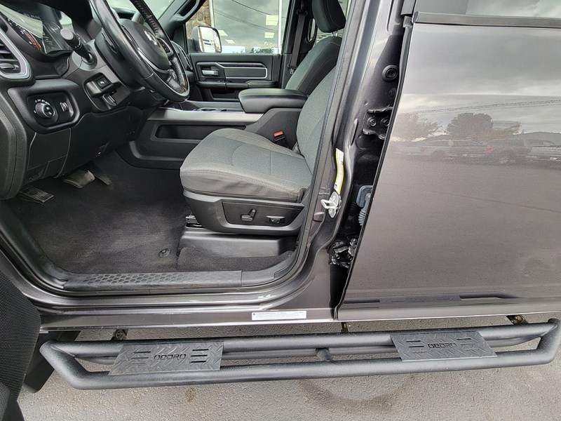 Additional photo of vehicle.
