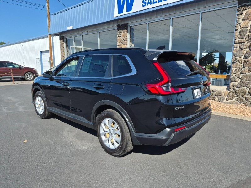 Additional photo of vehicle.