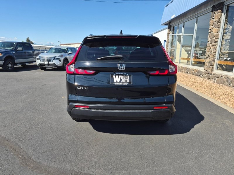 Additional photo of vehicle.