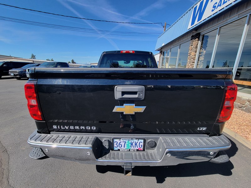 Additional photo of vehicle.