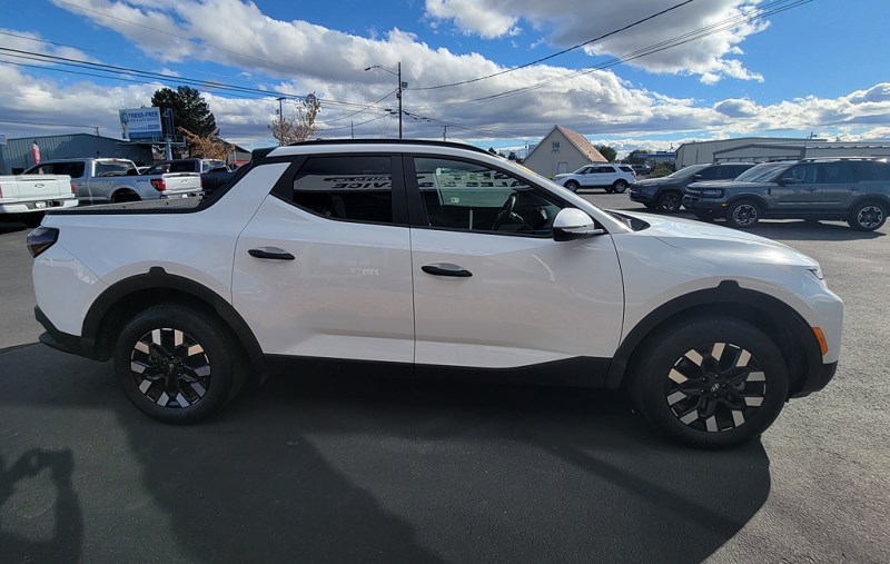 Additional photo of vehicle.