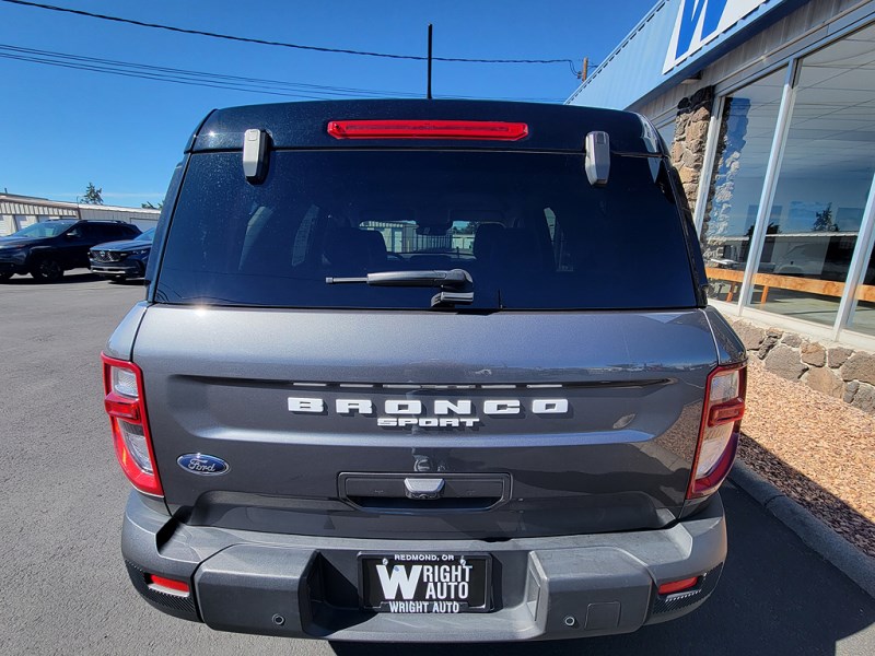 Additional photo of vehicle.