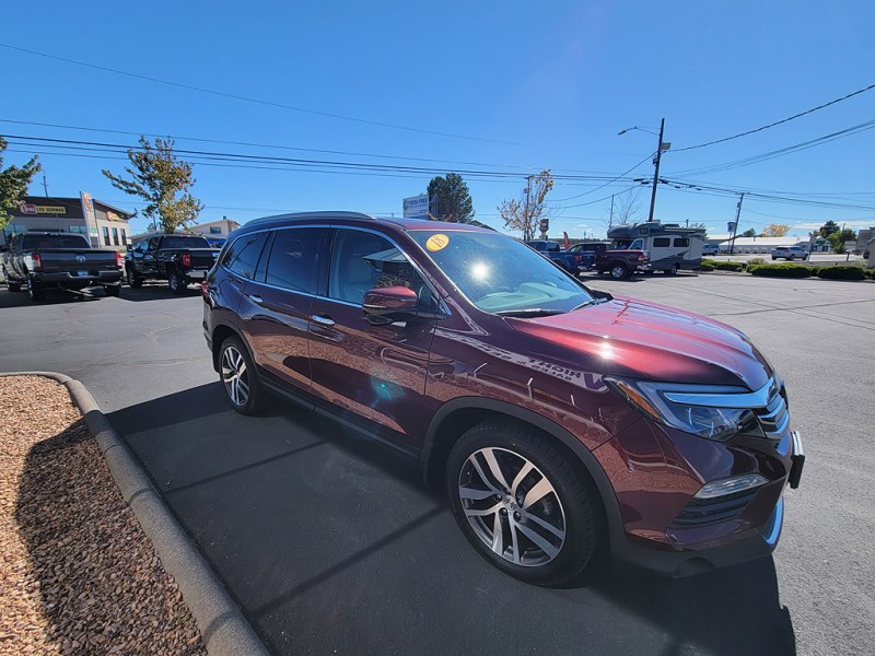 Additional photo of vehicle.