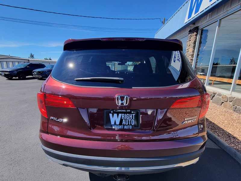 Additional photo of vehicle.