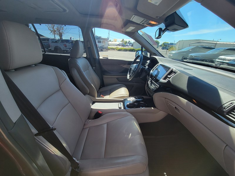 Additional photo of vehicle.