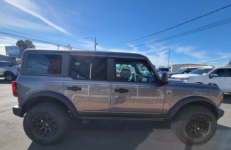 Additional photo of vehicle.
