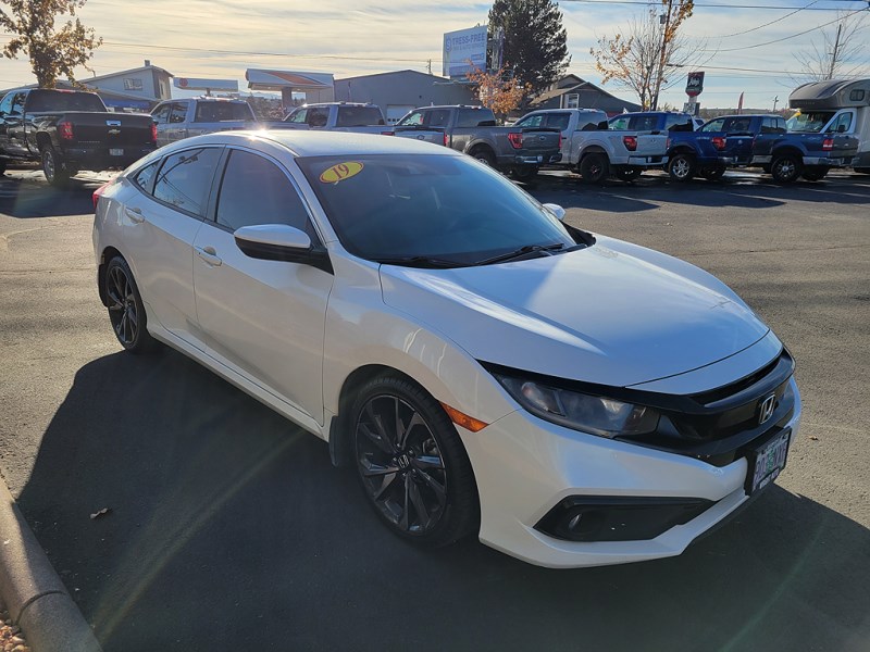 Additional photo of vehicle.
