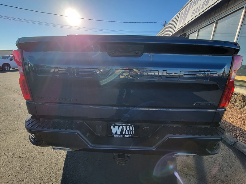 Additional photo of vehicle.