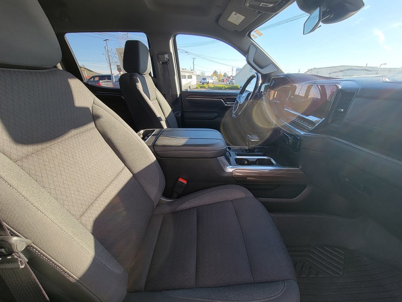 Additional photo of vehicle.