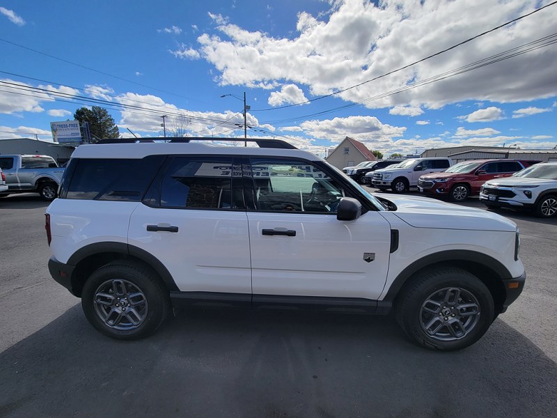 Additional photo of vehicle.