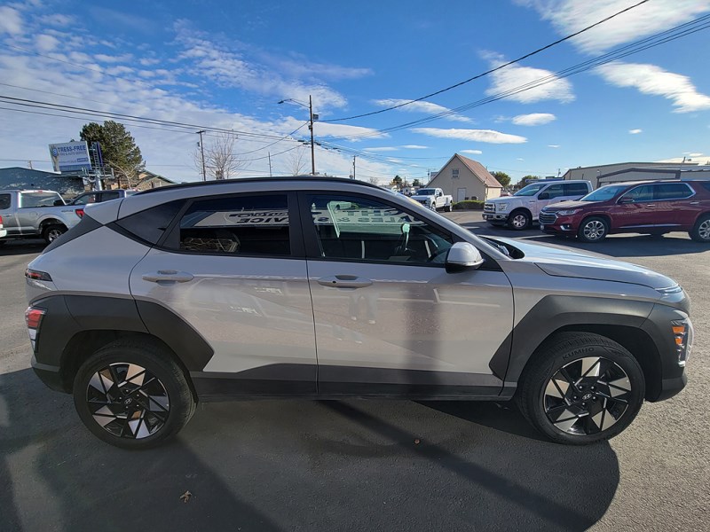 Additional photo of vehicle.