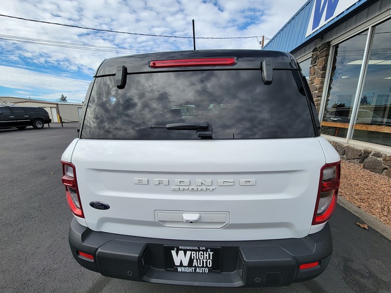 Additional photo of vehicle.