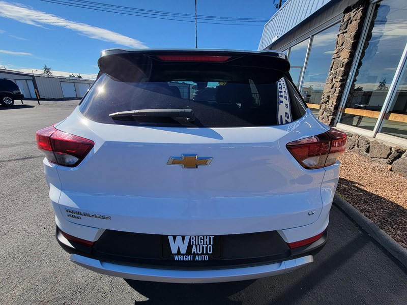 Additional photo of vehicle.