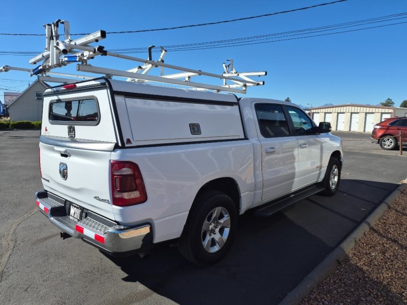 Additional photo of vehicle.