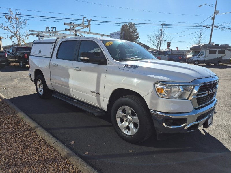 Additional photo of vehicle.