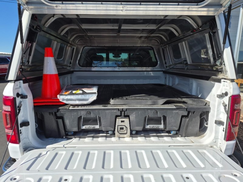 Additional photo of vehicle.