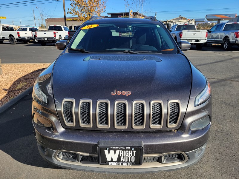 Additional photo of vehicle.
