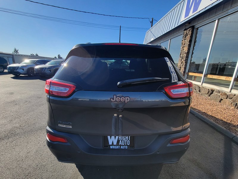 Additional photo of vehicle.