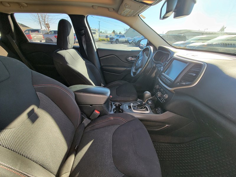 Additional photo of vehicle.