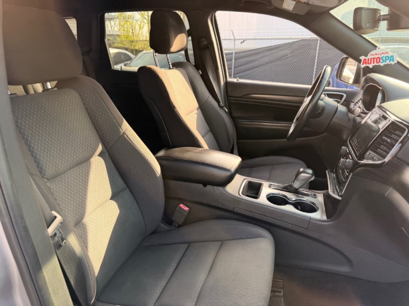 2019 Jeep Grand Cherokee Laredo E - Photo 15