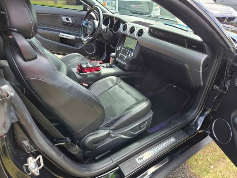 Additional photo of vehicle.