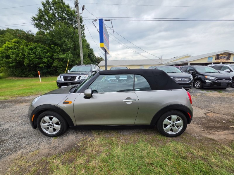 Additional photo of vehicle.