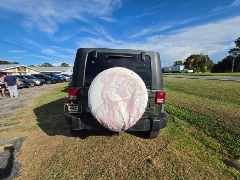 Additional photo of vehicle.