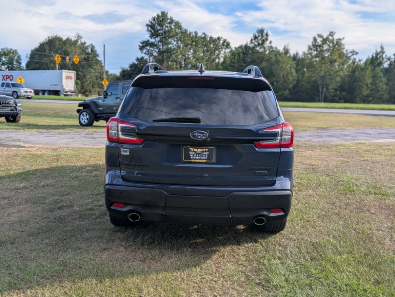 Additional photo of vehicle.