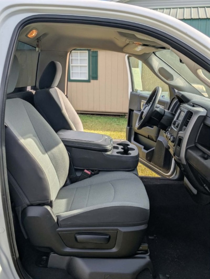Additional photo of vehicle.