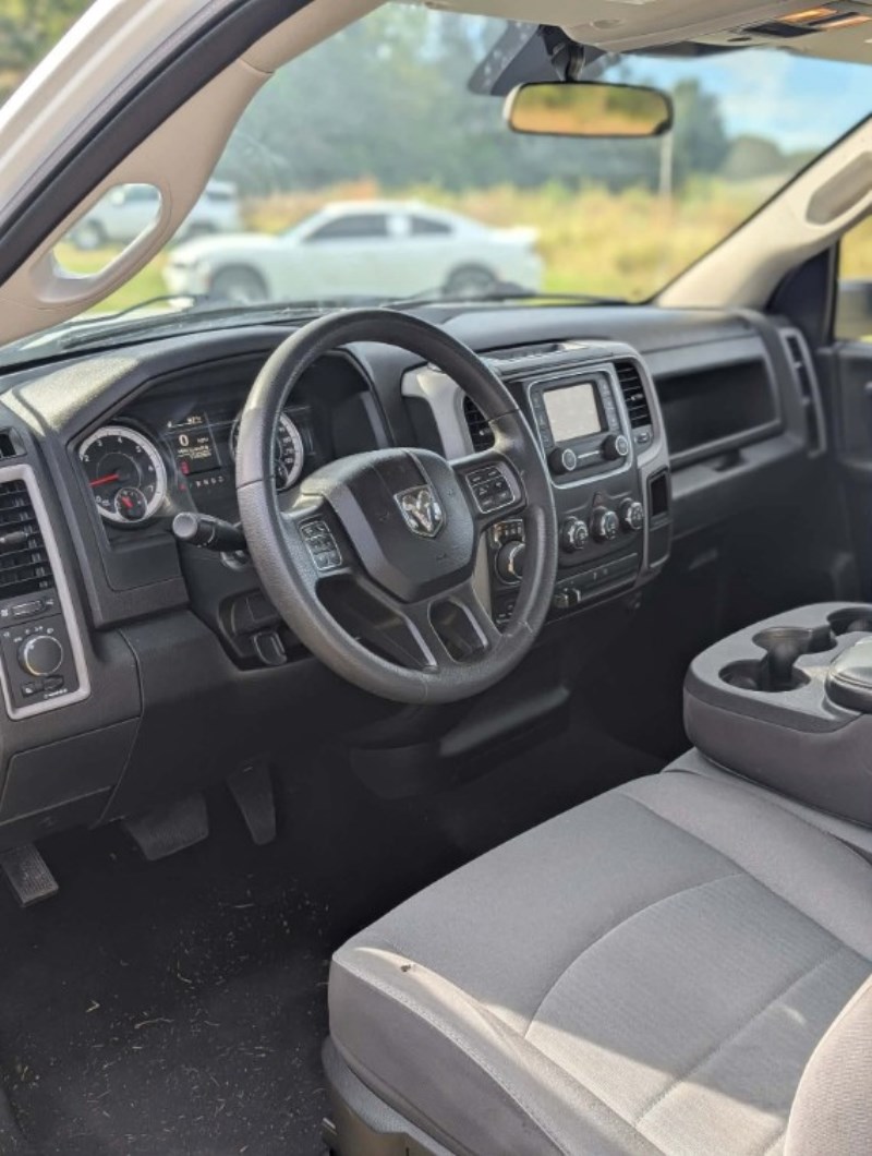 Additional photo of vehicle.
