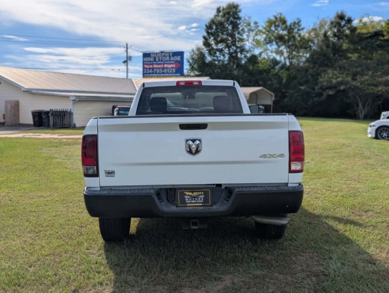 Additional photo of vehicle.