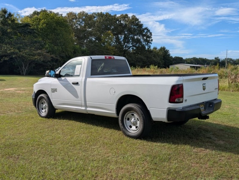 Additional photo of vehicle.