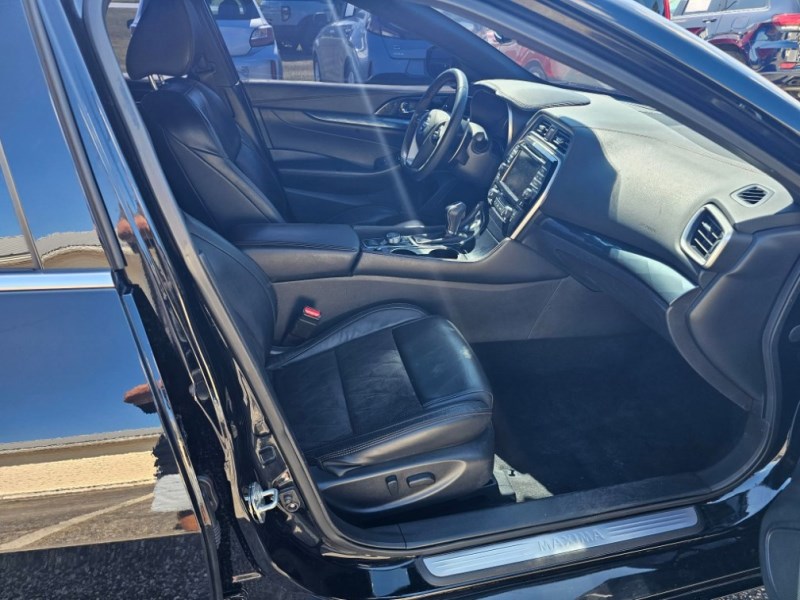 Additional photo of vehicle.
