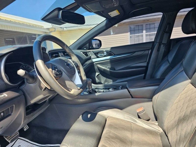 Additional photo of vehicle.