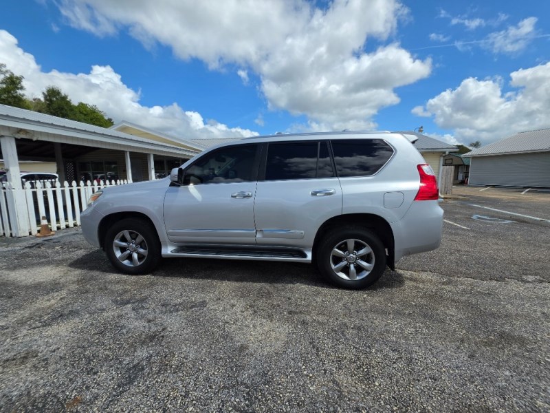 Additional photo of vehicle.