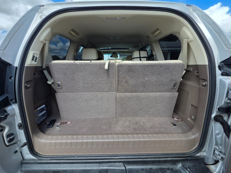 Additional photo of vehicle.