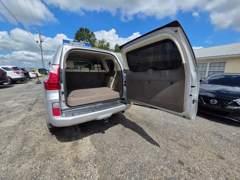 Additional photo of vehicle.