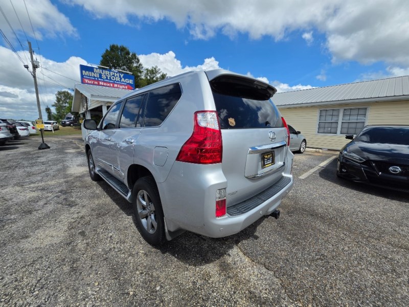 Additional photo of vehicle.
