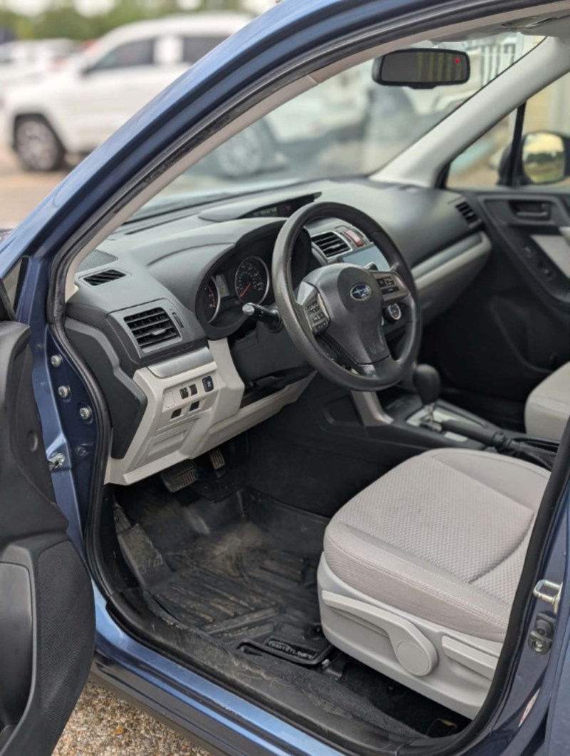 Additional photo of vehicle.