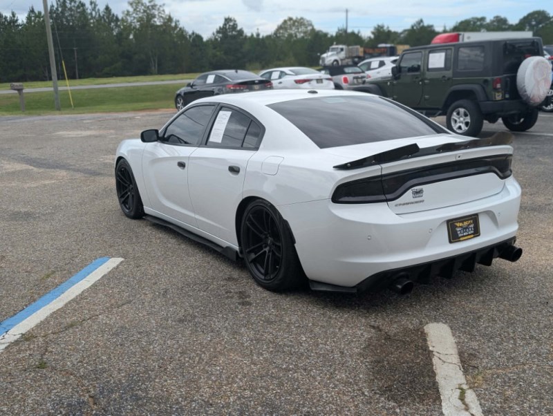Additional photo of vehicle.