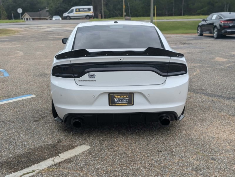 Additional photo of vehicle.